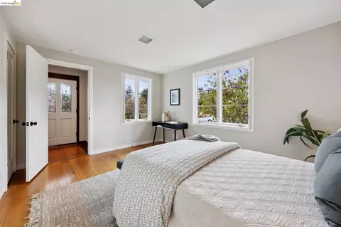 Bedroom - 18 Arlington Ct, Kensington, CA 94707 photo 1 of 8