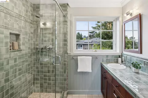 Bath - 18 Arlington Ct, Kensington, CA 94707 photo 4 of 6