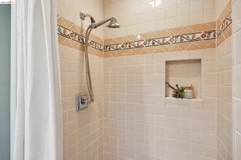 Bath - 18 Arlington Ct, Kensington, CA 94707 photo 2 of 6