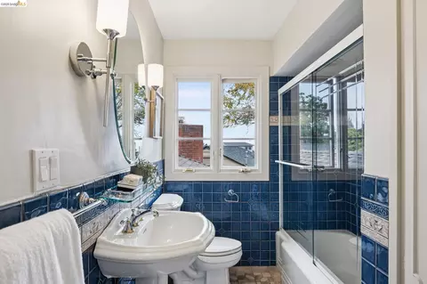 Bath - 18 Arlington Ct, Kensington, CA 94707 photo 3 of 6