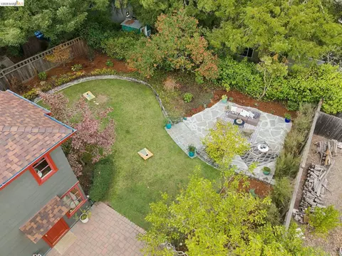 Exterior - 18 Arlington Ct, Kensington, CA 94707 photo 11 of 19