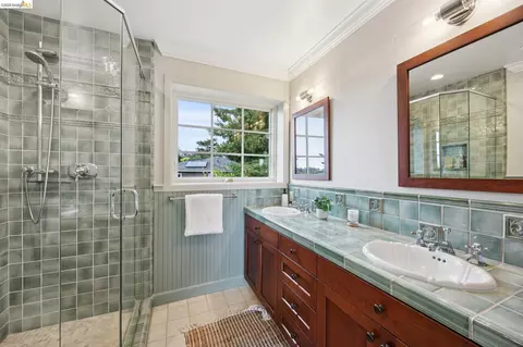 Bath - 18 Arlington Ct, Kensington, CA 94707 photo 5 of 6