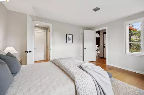 Bedroom - 18 Arlington Ct, Kensington, CA 94707 photo 5 of 8