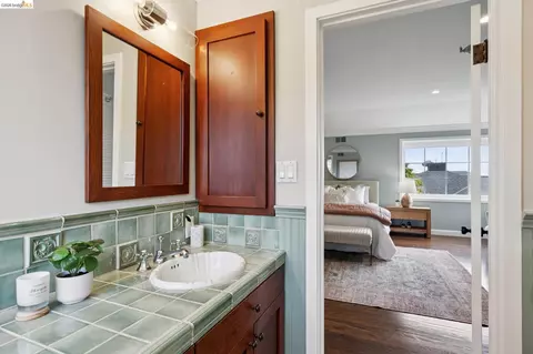 Bath - 18 Arlington Ct, Kensington, CA 94707 photo 6 of 6