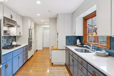 Kitchen - 18 Arlington Ct, Kensington, CA 94707 photo 4 of 6