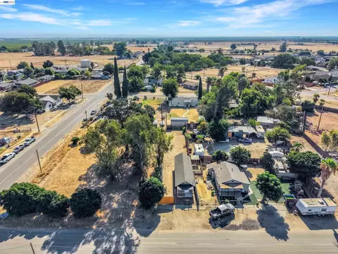 22479 Maple St, Chowchilla, CA 93610 photo 2