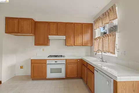 Kitchen - 16 Foreman St, Oakley, CA 94561 photo 1 of 3