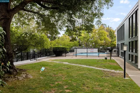 Exterior - 2059 Ascot Dr #108, Moraga, CA 94556 photo 6 of 6