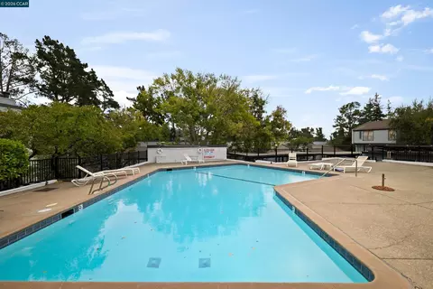 Exterior - 2059 Ascot Dr #108, Moraga, CA 94556 photo 5 of 6