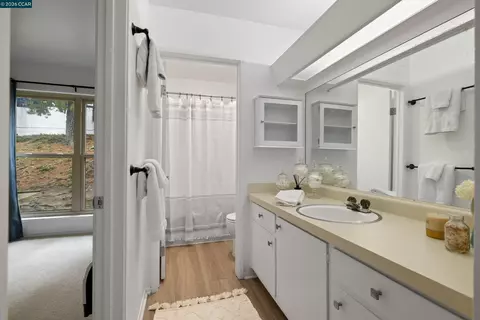 Bath - 2059 Ascot Dr #108, Moraga, CA 94556 photo 1 of 2
