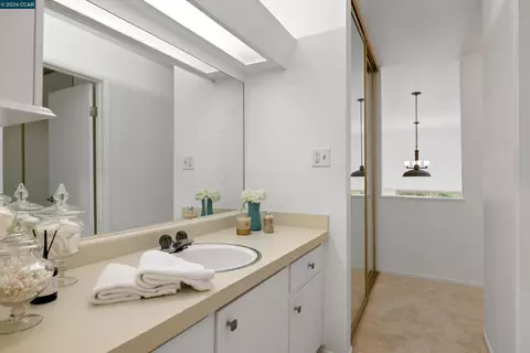 Bath - 2059 Ascot Dr #108, Moraga, CA 94556 photo 2 of 2