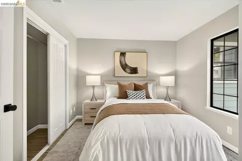 Bedroom - 29 Captains Dr, Alameda, CA 94502 photo 1 of 16