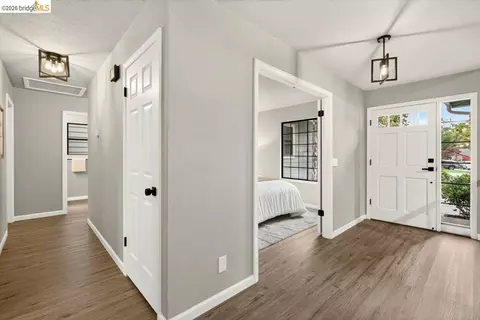 Entry Way - 29 Captains Dr, Alameda, CA 94502 photo 8 of 12