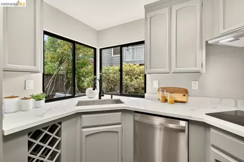 Kitchen - 29 Captains Dr, Alameda, CA 94502 photo 3 of 4