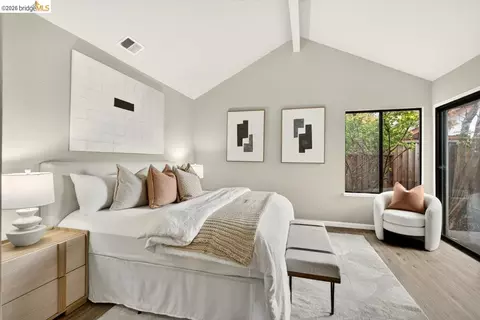 Bedroom - 29 Captains Dr, Alameda, CA 94502 photo 5 of 16