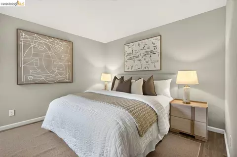 Bedroom - 29 Captains Dr, Alameda, CA 94502 photo 11 of 16