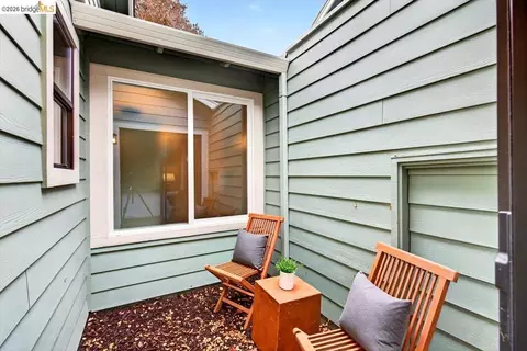 Exterior - 29 Captains Dr, Alameda, CA 94502 photo 7 of 15