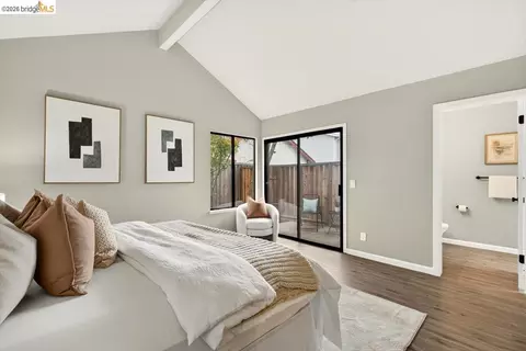 Bedroom - 29 Captains Dr, Alameda, CA 94502 photo 6 of 16