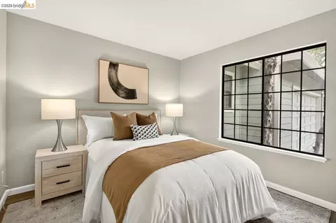 Bedroom - 29 Captains Dr, Alameda, CA 94502 photo 2 of 16