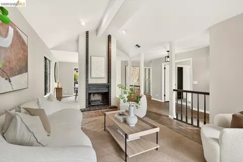Living - 29 Captains Dr, Alameda, CA 94502 photo 3 of 4