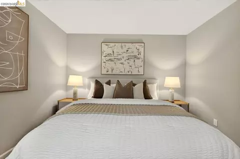 Bedroom - 29 Captains Dr, Alameda, CA 94502 photo 12 of 16