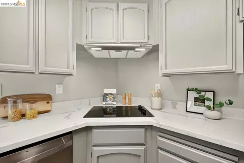 Kitchen - 29 Captains Dr, Alameda, CA 94502 photo 4 of 4