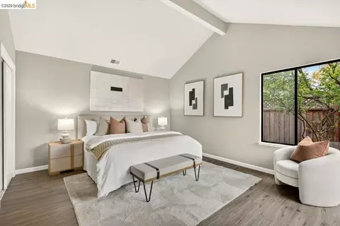 Bedroom - 29 Captains Dr, Alameda, CA 94502 photo 10 of 16