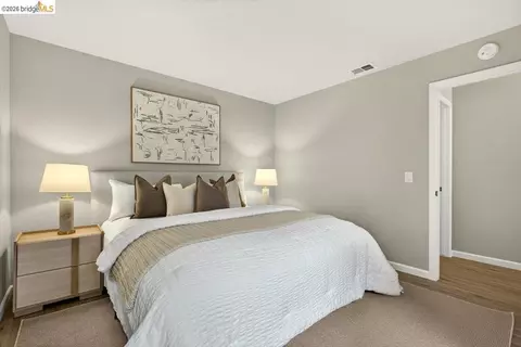 Bedroom - 29 Captains Dr, Alameda, CA 94502 photo 14 of 16
