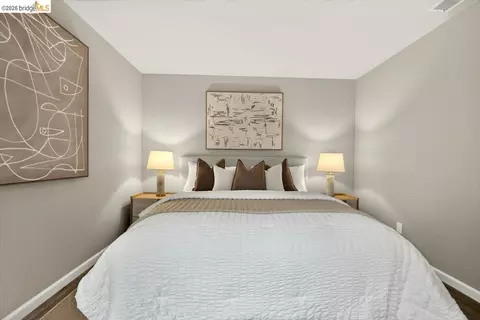 Bedroom - 29 Captains Dr, Alameda, CA 94502 photo 13 of 16