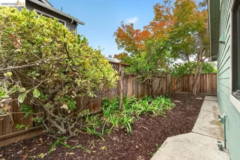 Exterior - 29 Captains Dr, Alameda, CA 94502 photo 14 of 15