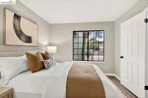 Bedroom - 29 Captains Dr, Alameda, CA 94502 photo 3 of 16
