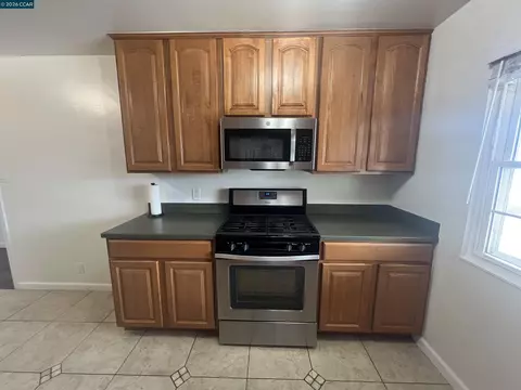 Kitchen - 852 Sheridan St, Vallejo, CA 94590 photo 3 of 6