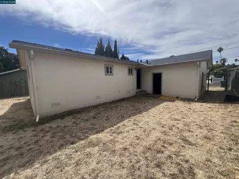 Exterior - 852 Sheridan St, Vallejo, CA 94590 photo 4 of 7