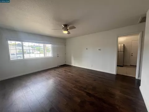 Living - 852 Sheridan St, Vallejo, CA 94590 photo 3 of 4