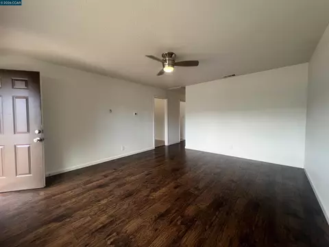 Living - 852 Sheridan St, Vallejo, CA 94590 photo 2 of 4