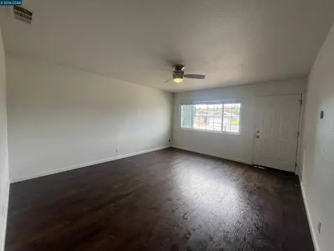 Living - 852 Sheridan St, Vallejo, CA 94590 photo 4 of 4