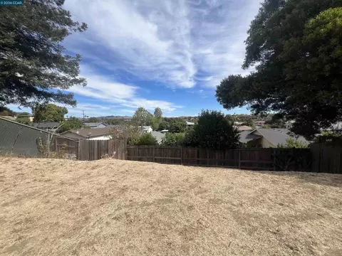 Exterior - 852 Sheridan St, Vallejo, CA 94590 photo 6 of 7