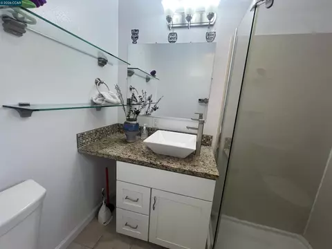 Bath - 852 Sheridan St, Vallejo, CA 94590 photo 5 of 5
