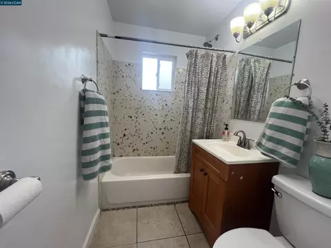 Bath - 852 Sheridan St, Vallejo, CA 94590 photo 1 of 5