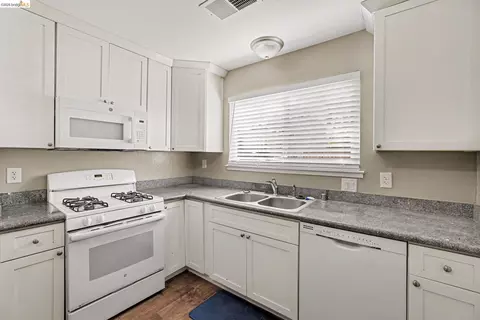 Kitchen - 201 E 17th St, Pittsburg, CA 94565 photo 2 of 2