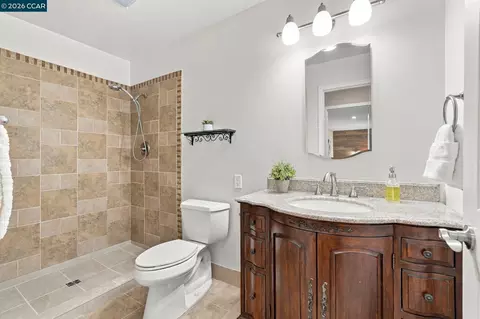 Bath - 1719 Greentree Dr, Concord, CA 94521 photo 6 of 6