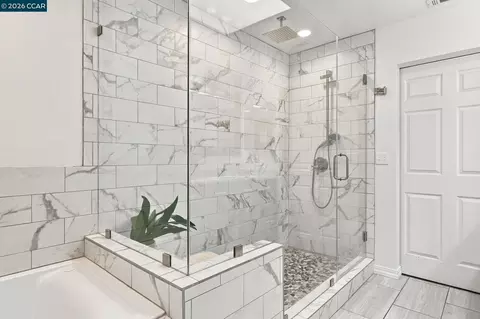 Bath - 1719 Greentree Dr, Concord, CA 94521 photo 3 of 6