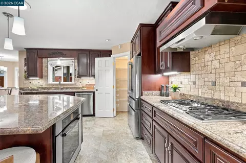 Kitchen - 1719 Greentree Dr, Concord, CA 94521 photo 3 of 5