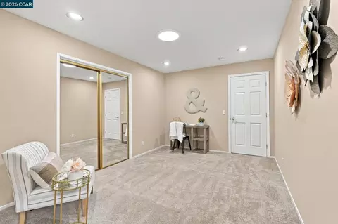 Bedroom - 1719 Greentree Dr, Concord, CA 94521 photo 4 of 5
