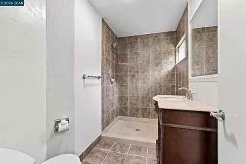 Bath - 1719 Greentree Dr, Concord, CA 94521 photo 5 of 6