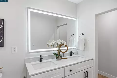 Bath - 290 E 16th St, Pittsburg, CA 94565 photo 3 of 4