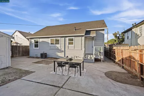 Exterior - 290 E 16th St, Pittsburg, CA 94565 photo 3 of 4