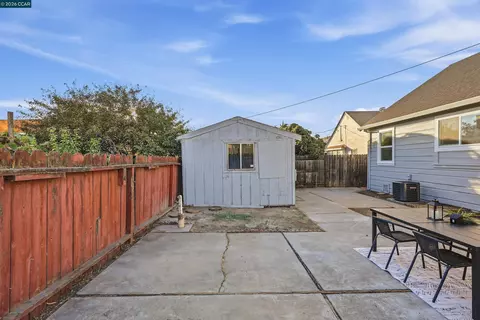 Exterior - 290 E 16th St, Pittsburg, CA 94565 photo 4 of 4