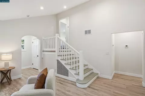 Entry Way - 290 E 16th St, Pittsburg, CA 94565 photo 1 of 1