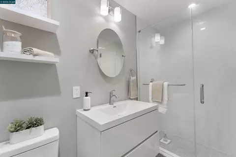 Bath - 452 Lori Dr, Benicia, CA 94510 photo 5 of 5